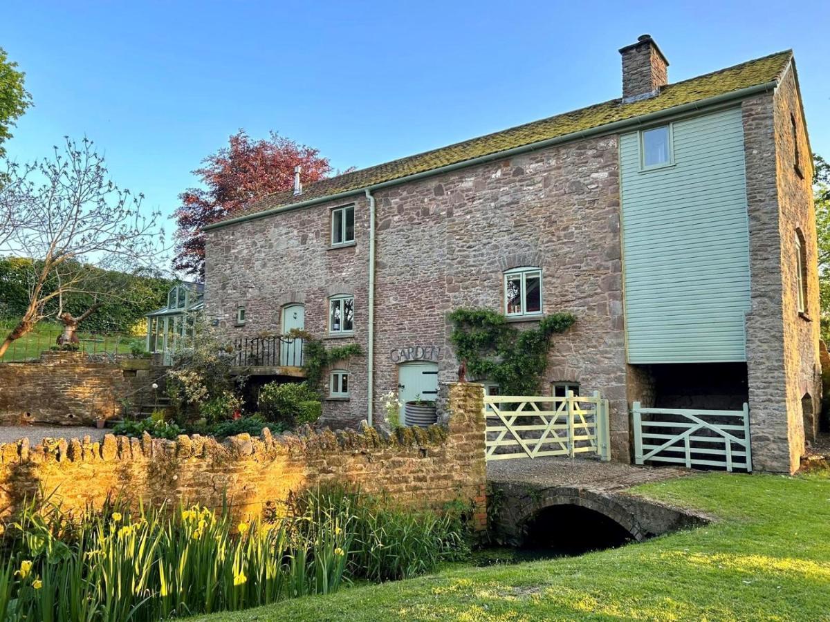 Beautiful Old Water Mill In Rural Herefordshire Екстериор снимка